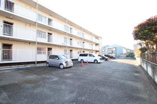 ★敷地内駐車場★（空き状況・使用料等詳細はご確認下さい）