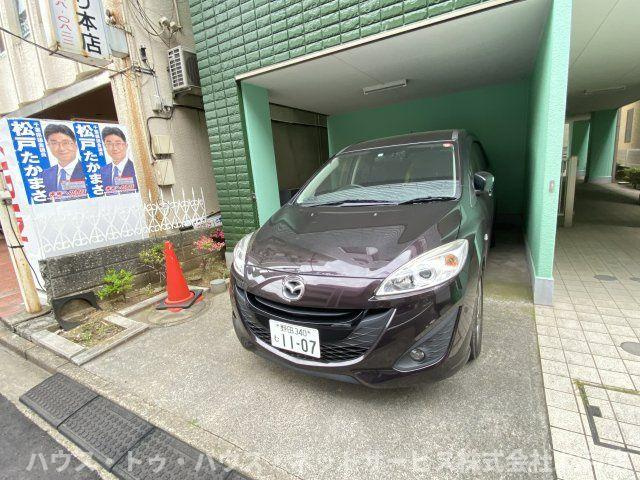 アンプルールフェールスリーズの駐車場