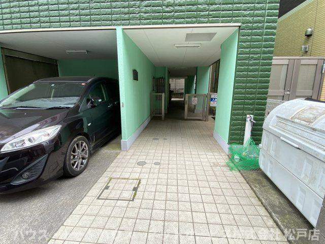 アンプルールフェールスリーズのエントランス