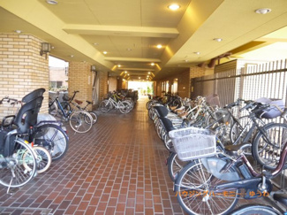 【その他共用部分】 | 建物内に、便利な専用駐輪場があります。