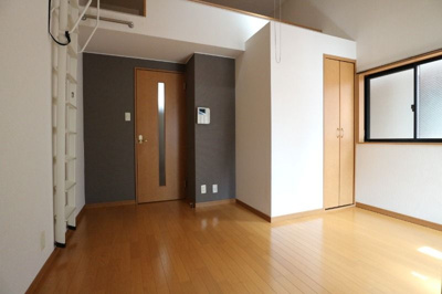 【居間・リビング】 | インディペンデンス六本松 | 別号室の写真になります。現況優先。