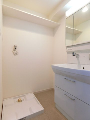 【独立洗面台】 | シュプリーム香椎 | 別号室の写真になります。現況優先。