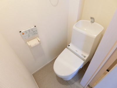 【トイレ】 | シュプリーム香椎 | 別号室の写真になります。現況優先。