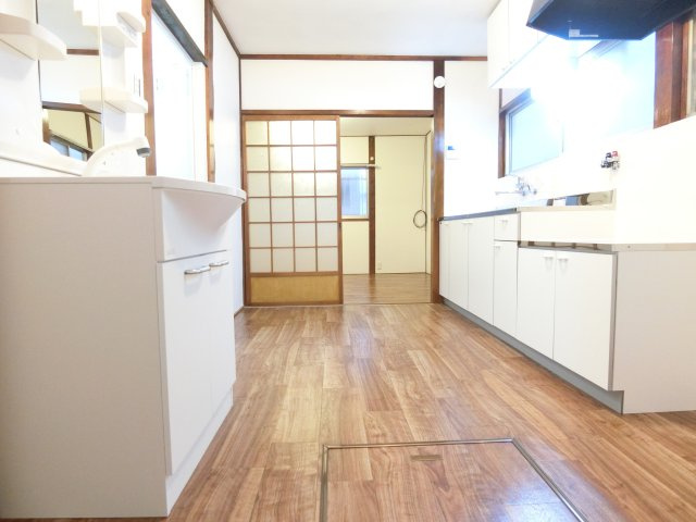 福田IKKENYAの居間・リビング