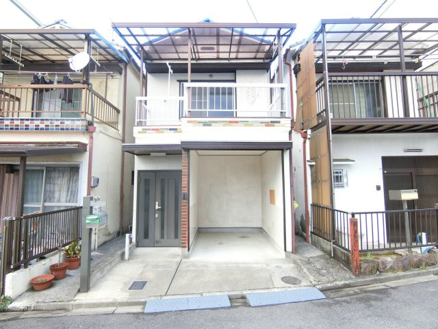 福田IKKENYAの駐車場