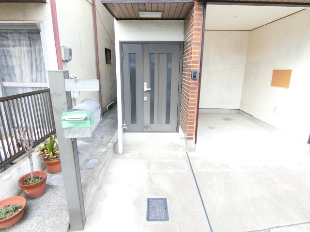 福田IKKENYAのエントランス