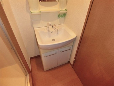 【洗面所】 | AIOガーデン宮前 | 別号室の写真になります。現況優先。