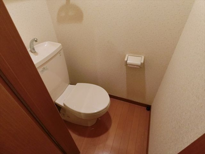 【トイレ】 | AIOガーデン宮前 | 別号室の写真になります。現況優先。