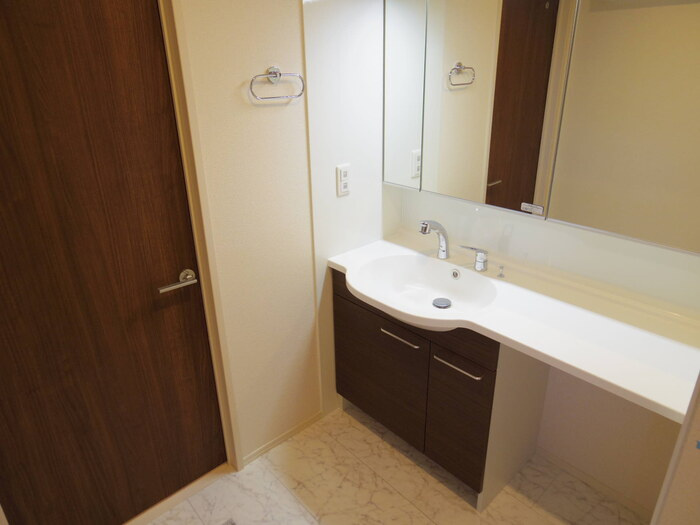 PalⅡの独立洗面台|三面鏡付洗面化粧台