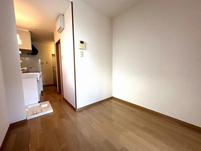 【居間・リビング】 | アフロディーテ別府 | 別号室の写真になります。現況優先。