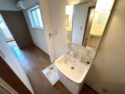 【独立洗面台】 | アフロディーテ別府 | 別号室の写真になります。現況優先。