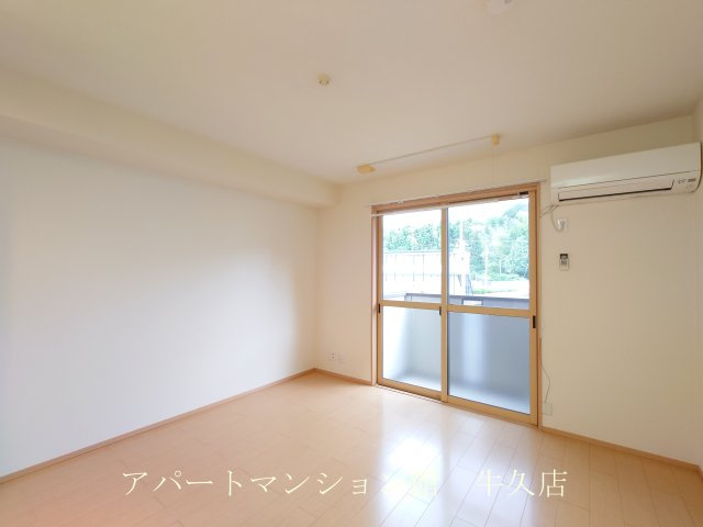 アマルフィイの居間・リビング|洋室1