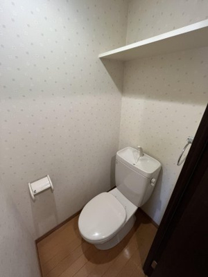 【トイレ】 | ラティーナ松香台Ⅱ | 別号室の写真になります。現況優先。