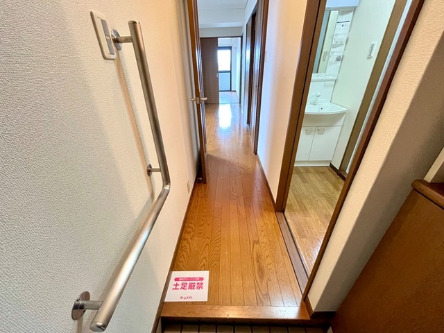 スカイヒルズほそやの玄関