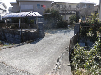 【前面道路含む現地写真】 | 前面道路からのアプローチ部分です
