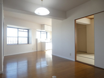 【居間・リビング】 | ラメール明石 | ※写真は同物件別部屋です