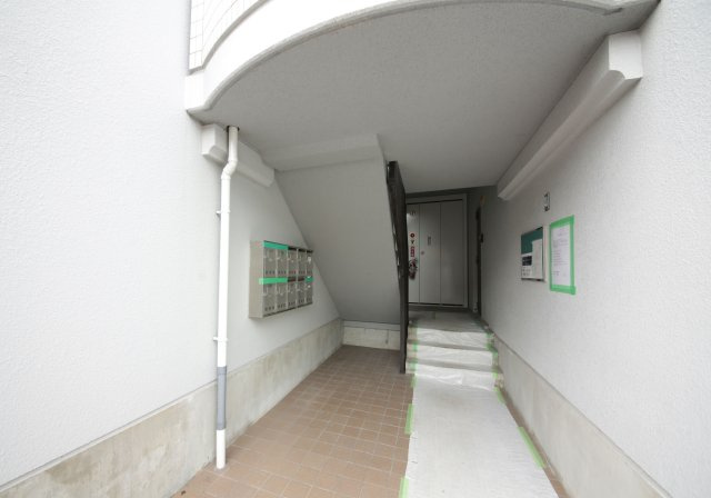 サンポール幸和のエントランス