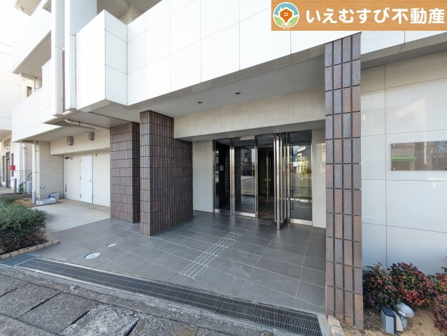 ヴェルディーク熊谷オーセンティックのエントランス