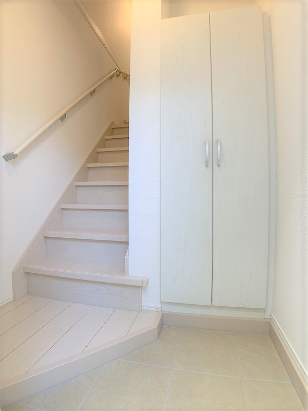 ソワサントゥ　ディス長田町Ａの玄関