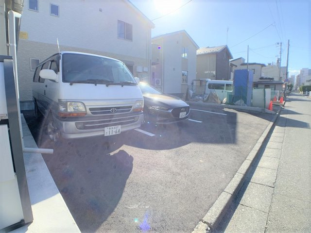 ソワサントゥ　ディス長田町Ａの駐車場