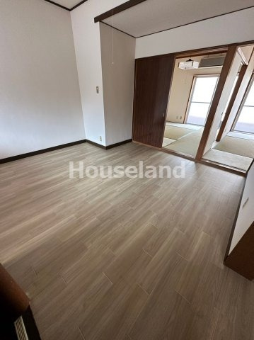 ローズ名草の居間・リビング