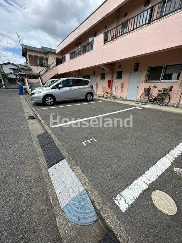 ローズ名草の駐車場