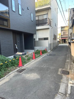 【前面道路含む現地写真】 | 公園も近く、子育て世代のパパママに嬉しい立地です♪