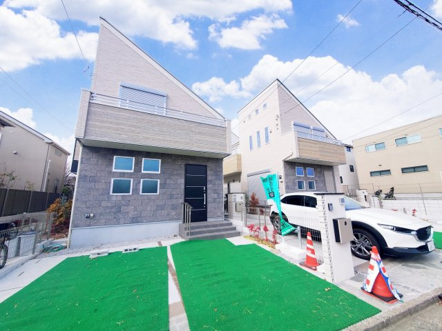 【外観】 | 高井戸西2丁目　新築戸建　B号棟 | 駅徒歩６分の制震ダンパー搭載住宅♪♪道路を挟んで向かい側には生産緑地が広がり、解放感に恵まれた立地環境！一階リビング、水廻りワンフロア集約設計の新築戸建、完成済です♪