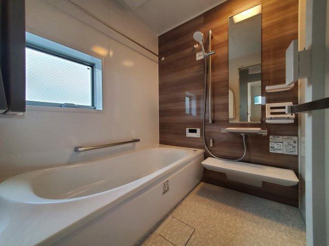【浴室】 | 高井戸西2丁目　新築戸建　B号棟 | 駅徒歩６分の制震ダンパー搭載住宅♪♪道路を挟んで向かい側には生産緑地が広がり、解放感に恵まれた立地環境！一階リビング、水廻りワンフロア集約設計の新築戸建、完成済です♪