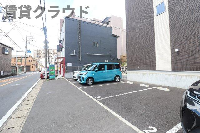 リブリ・八幡の駐車場