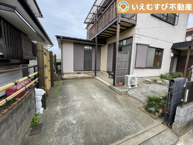 深谷市上野台　中古戸建の駐車場