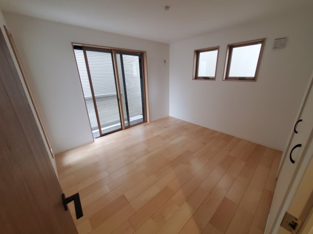 【洋室】 | 久我山5丁目　新築戸建　B号棟 | 弊社は仲介手数料無料でご紹介中！急行停車駅から徒歩５分、屋上付きの制震ダンパー搭載３LDK＋P♪♪水廻り設備がLDKフロアに集約され、導線の良い間取りも魅力的です！！ＬＤＫは17.5帖と広々！