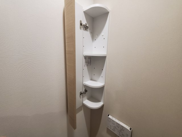 【収納】 | 久我山5丁目　新築戸建　B号棟 | 弊社は仲介手数料無料でご紹介中！急行停車駅から徒歩５分、屋上付きの制震ダンパー搭載３LDK＋P♪♪水廻り設備がLDKフロアに集約され、導線の良い間取りも魅力的です！！ＬＤＫは17.5帖と広々！