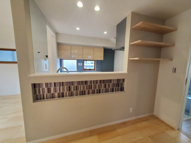 【キッチン】 | 久我山5丁目　新築戸建　B号棟 | 弊社は仲介手数料無料でご紹介中！急行停車駅から徒歩５分、屋上付きの制震ダンパー搭載３LDK＋P♪♪水廻り設備がLDKフロアに集約され、導線の良い間取りも魅力的です！！ＬＤＫは17.5帖と広々！