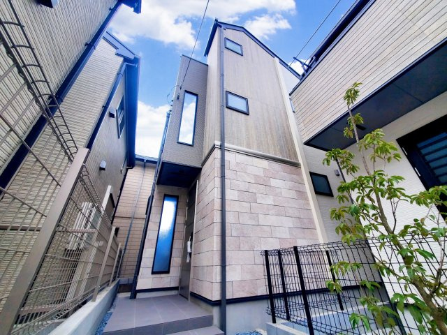 【外観】 | 久我山5丁目　新築戸建　B号棟 | 弊社は仲介手数料無料でご紹介中！急行停車駅から徒歩５分、屋上付きの制震ダンパー搭載３LDK＋P♪♪水廻り設備がLDKフロアに集約され、導線の良い間取りも魅力的です！！ＬＤＫは17.5帖と広々！