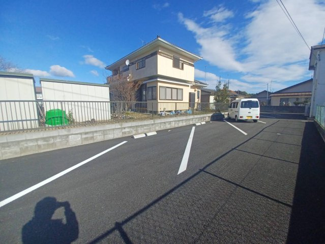 ホワイトコーポの駐車場