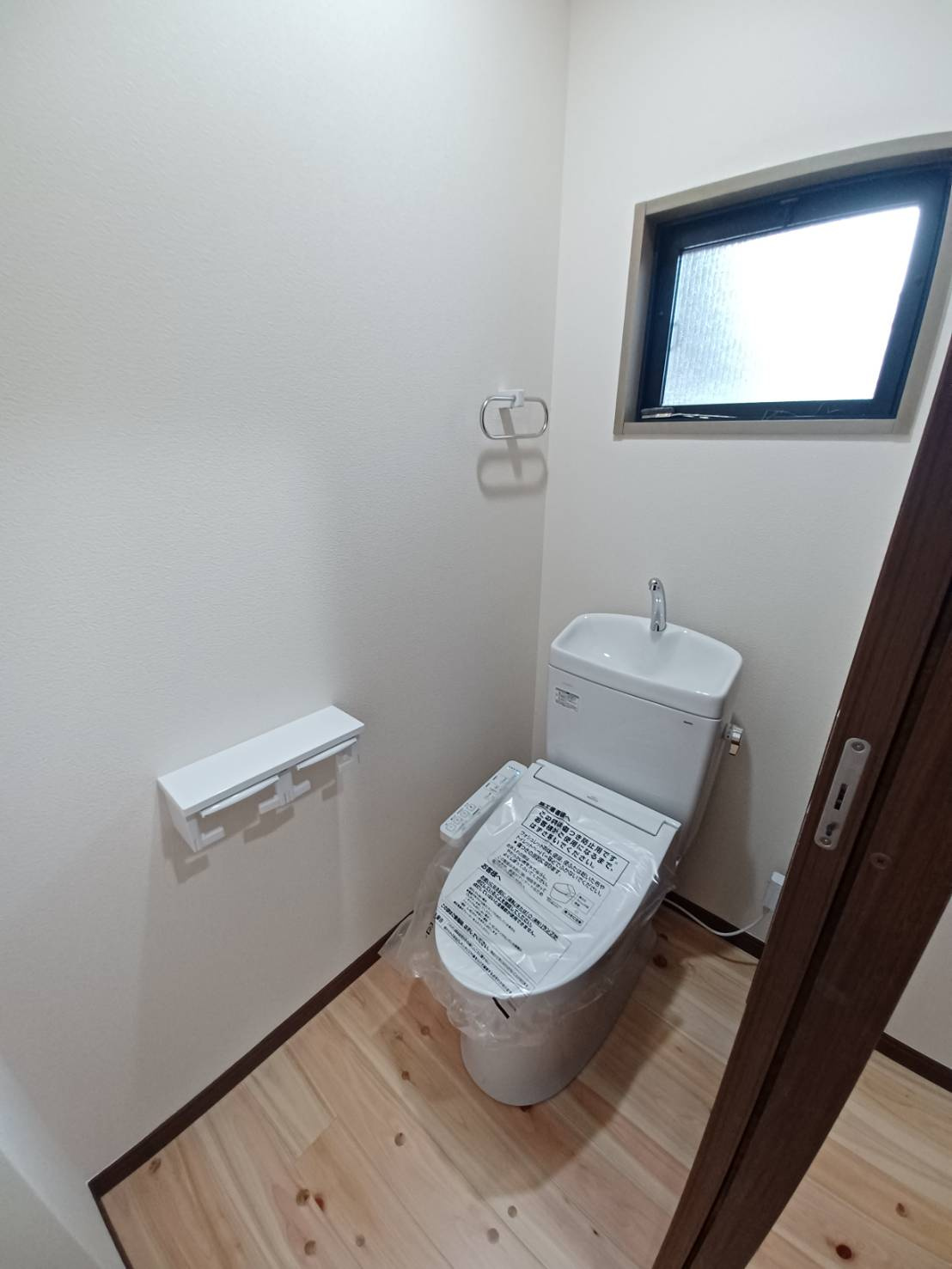 クレストハウスのトイレ|現在リフォーム中の為、同仕様物件の写真となります。