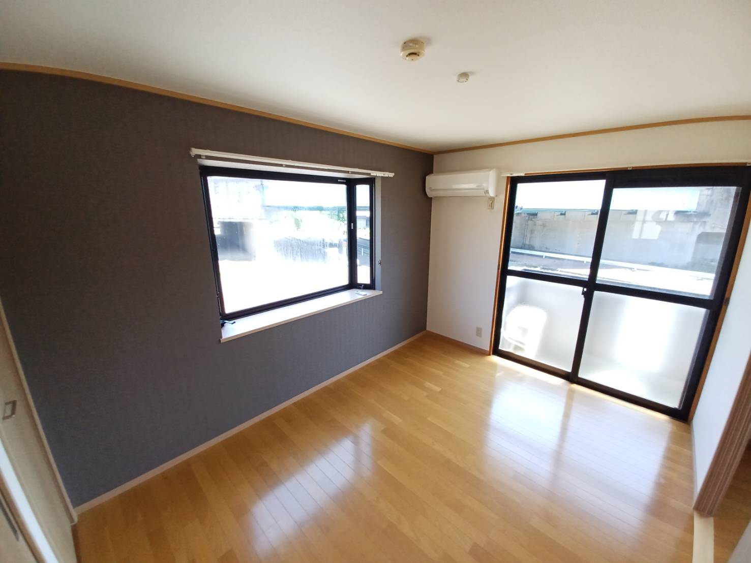 クレストハウスの洋室