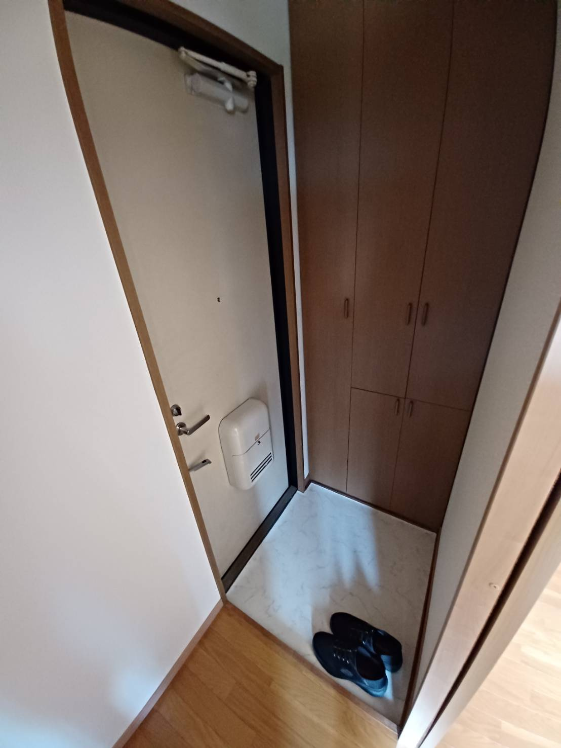 クレストハウスの玄関