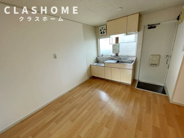 レスト北新川　Ｂ棟の居間・リビング|同物件の別部屋になります。