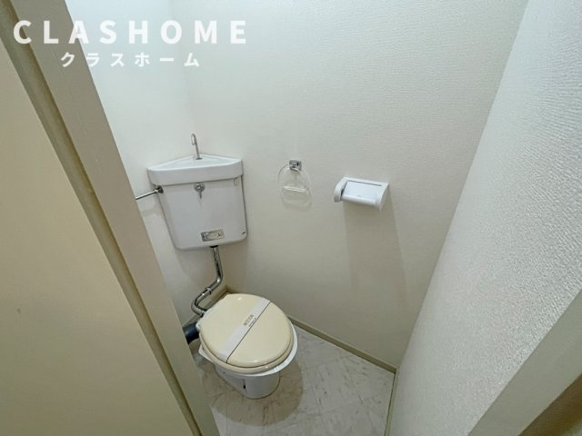 レスト北新川　Ｂ棟のトイレ|同物件の別部屋になります。