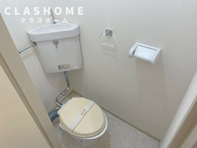 レスト北新川　Ｂ棟のトイレ|同物件の別部屋になります。