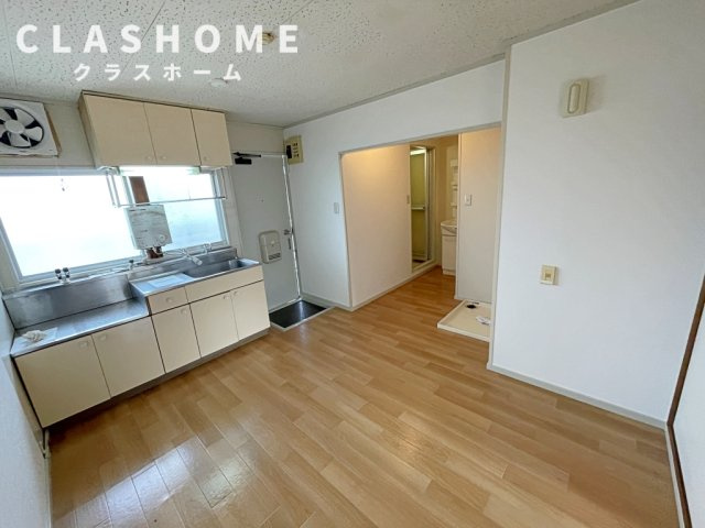 レスト北新川　Ｂ棟の居間・リビング|同物件の別部屋になります。