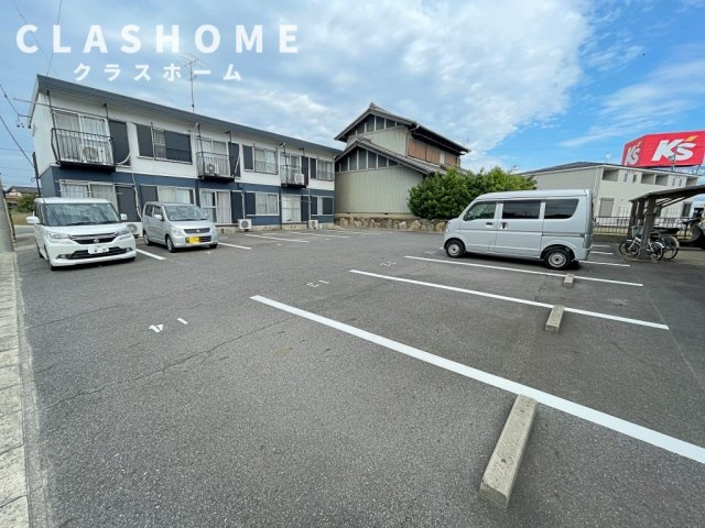 レスト北新川　Ｂ棟の駐車場