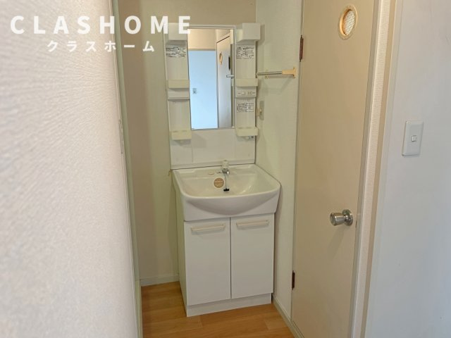 レスト北新川　Ｂ棟の洗面所|同物件の別部屋になります。