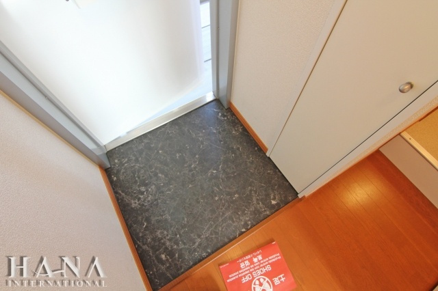 レオパレス光の玄関