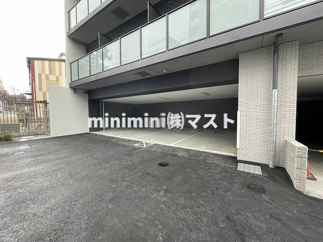 アプリーレ阿波座南の駐車場