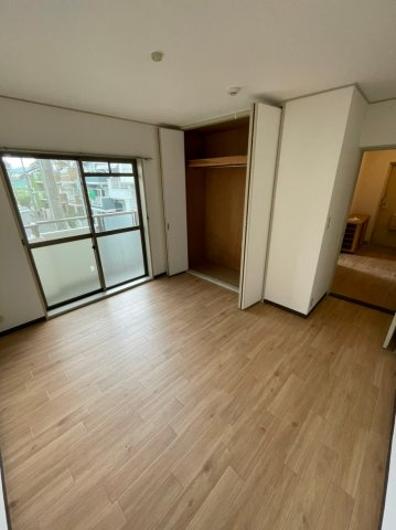 小林マンションの寝室