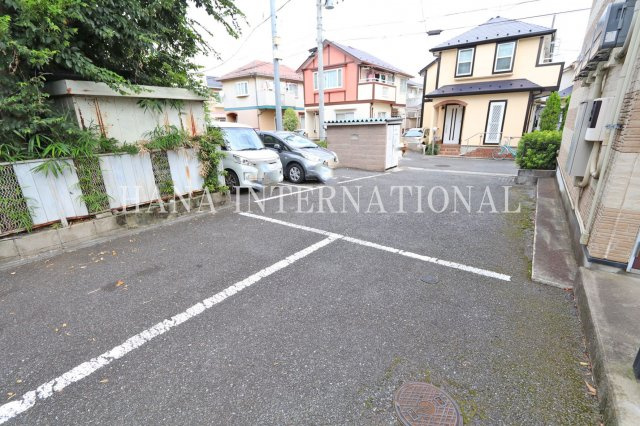 レオパレスＳｉｒＨｏｕｓｅの駐車場