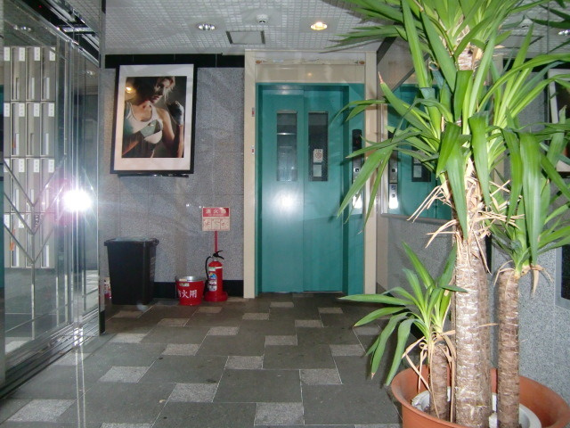 サンコーセレブコートのエントランス|エレベーター